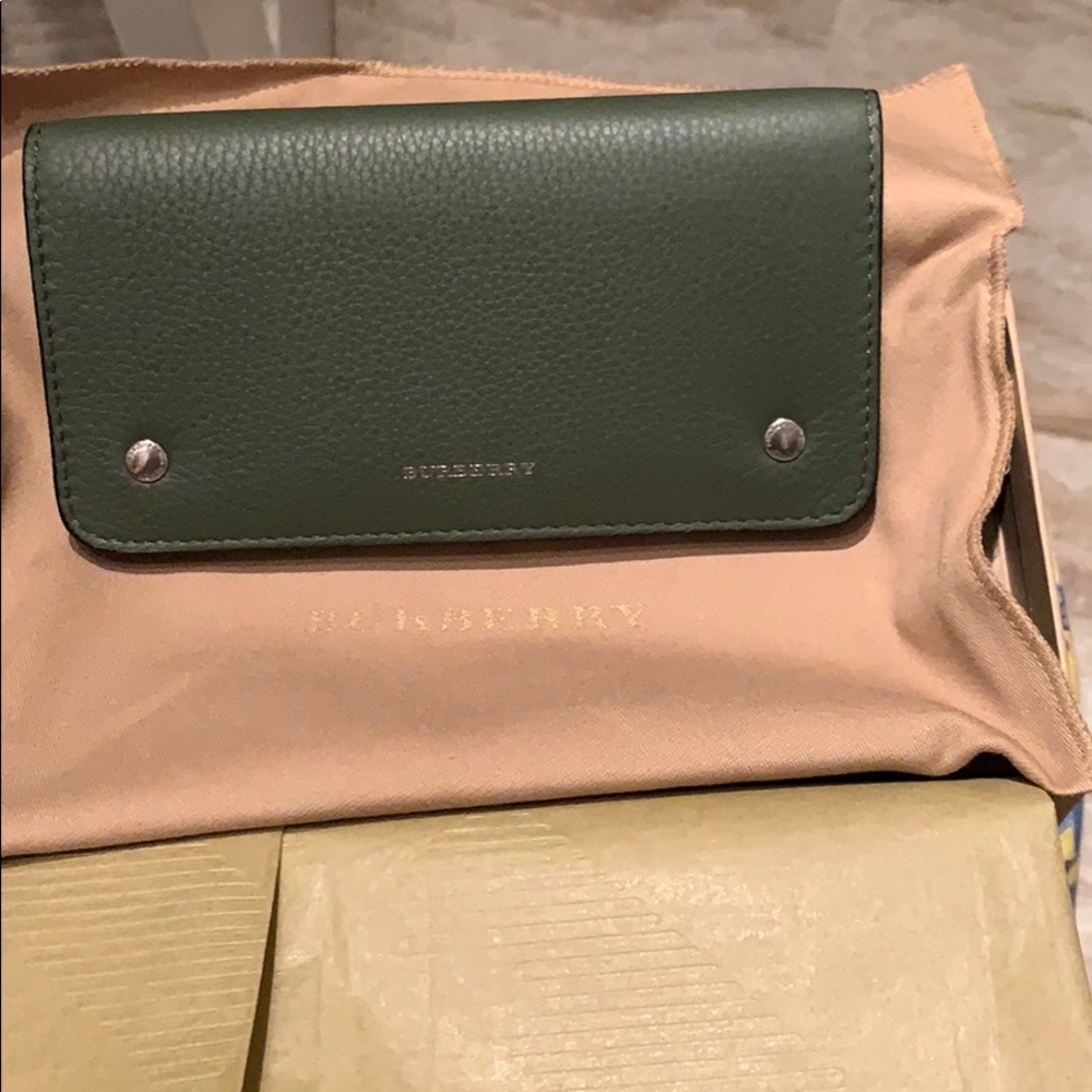 New !! Burberry continental wallet💕 - Picture 3 of 9